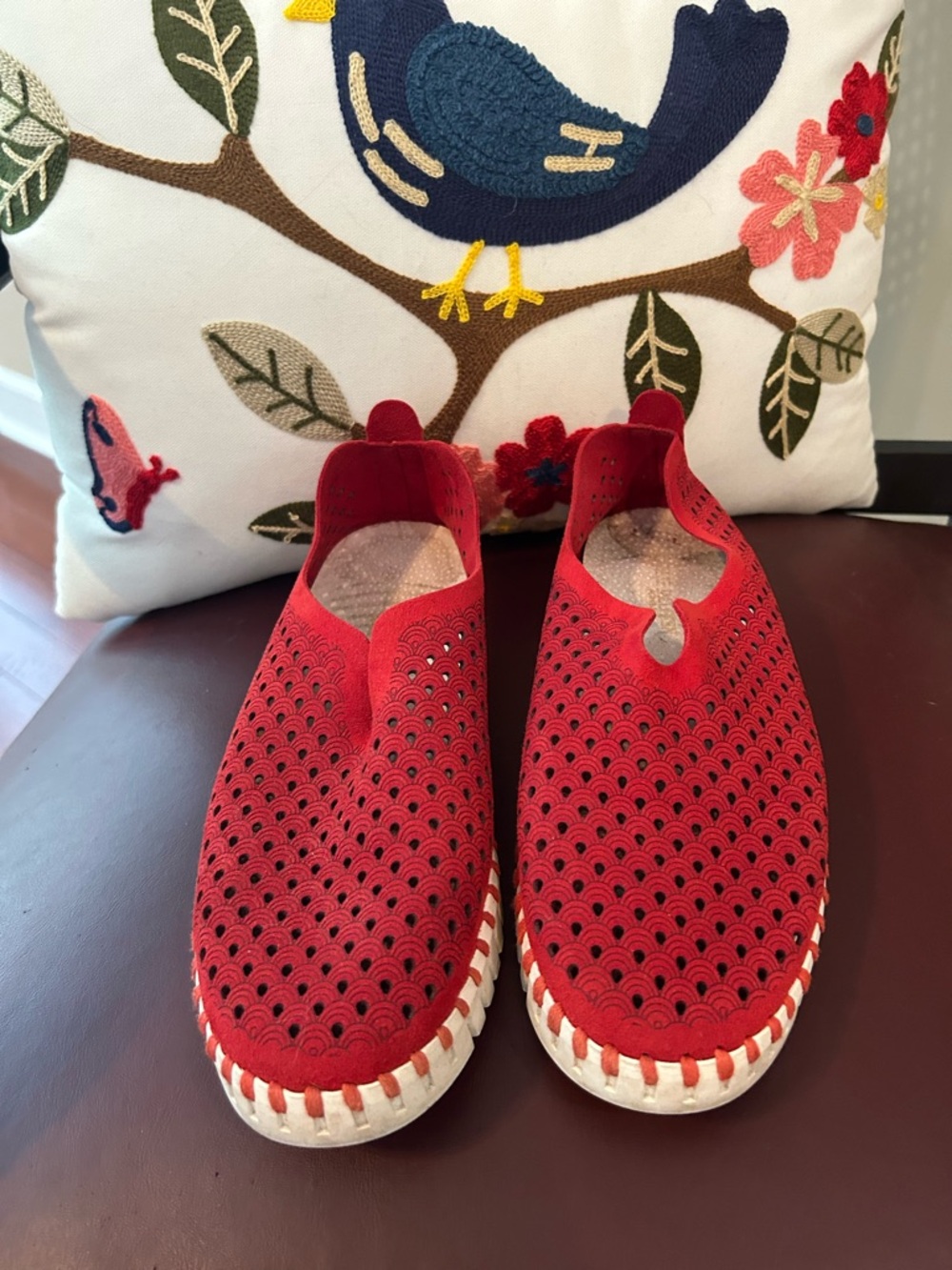 Isle Jacobsen! Ladies Red Breathable Slip-On Shoes. Size 38.